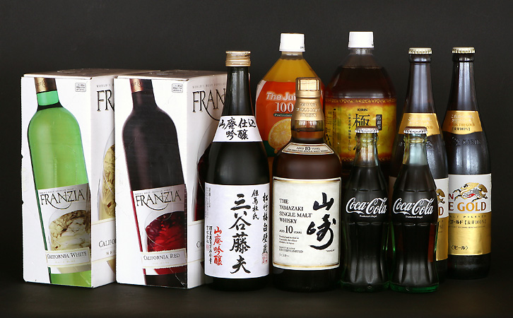 飲み放題！　日本酒<冷や、燗>、ウイスキー、瓶ビール、特選甕焼酎、白ワイン、赤ワイン、ウーロン茶、コーラ、オレンジジュース、ミネラルウォーターなど。